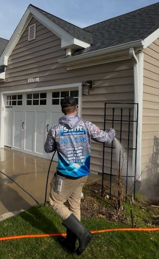 Best house washing Kalamazoo MI by Swift Power & Soft Washing