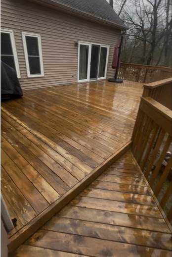 Deck Cleaning Kalamazoo MI after cleaning by Swift Power & Soft Washing