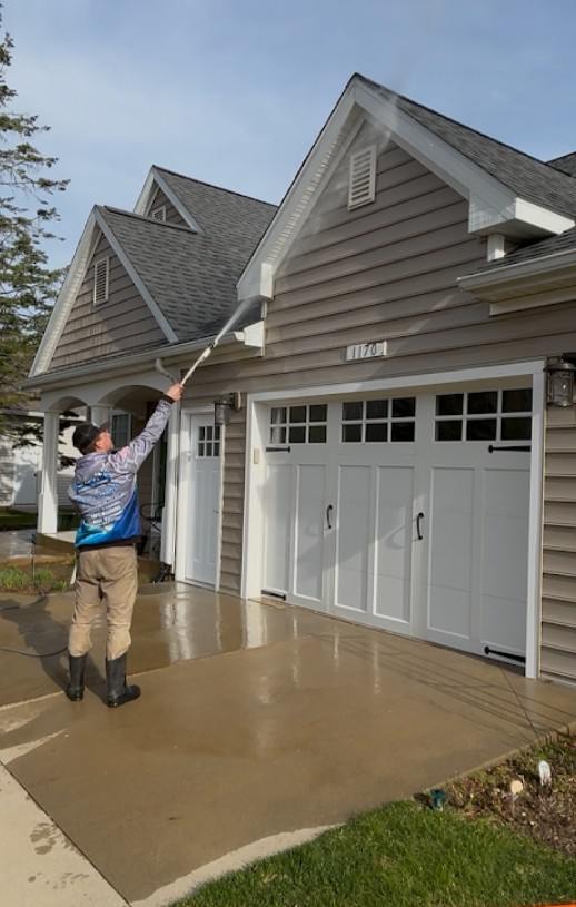 House washing Kalamazoo MI by Swift Power & Soft Washing