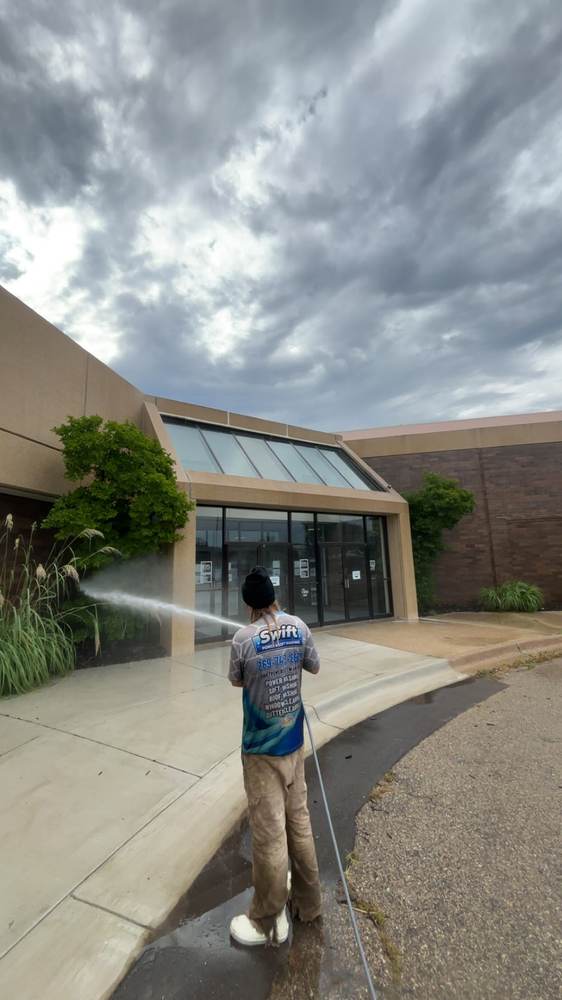 Roof washing Kalamazoo MI by Swift Power & Soft Washing